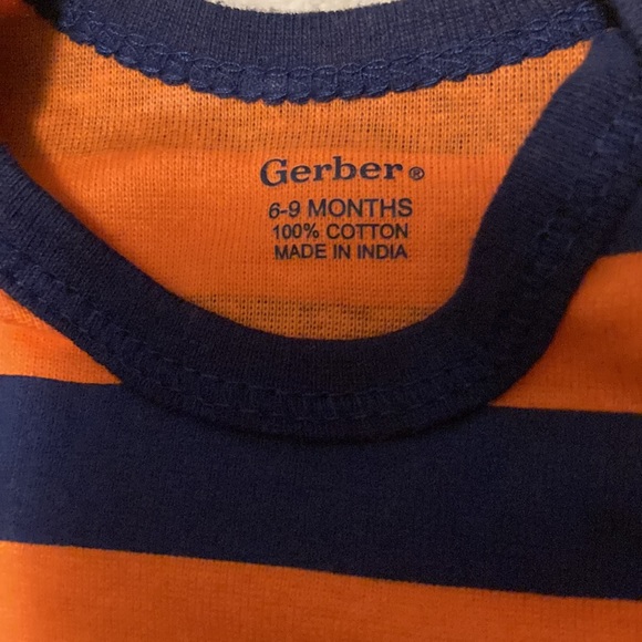 Ready for fun! Short and long sleeve onesies 2 for $10 - Picture 2 of 5